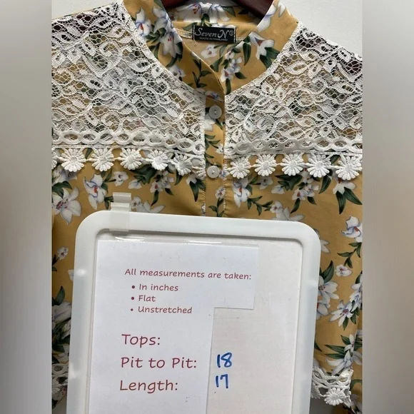 ✨ 4 for $30 ✨ Seven N Mustard Color Floral Cropped Button-Up Top Size S - Picture 4 of 4